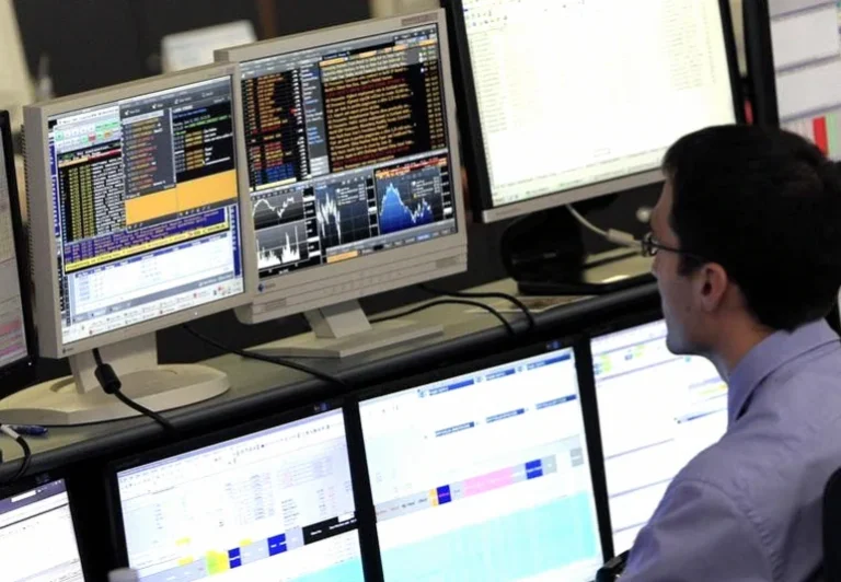 alliancebernstein-stock-rises-merger-impact-33d5