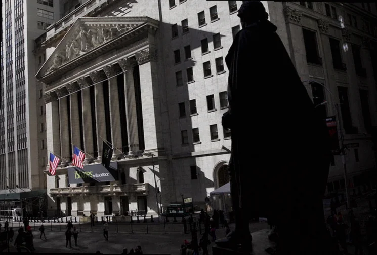 apollo-shares-drop-private-credit-5994