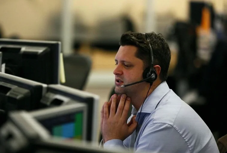 applovin-stock-falls-weak-commerce-cd51