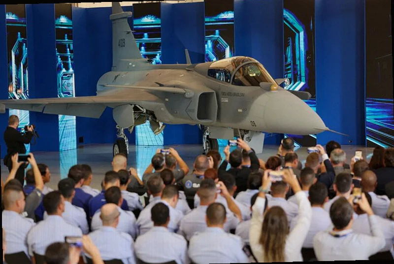 brazil-unveils-first-supersonic-fighter-0528