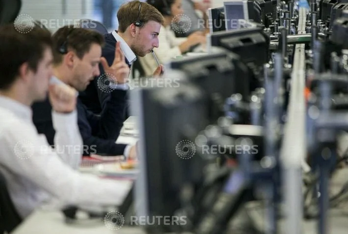 canada-stocks-higher-close-trade-1604