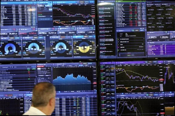 canada-stocks-higher-close-trade-57f6