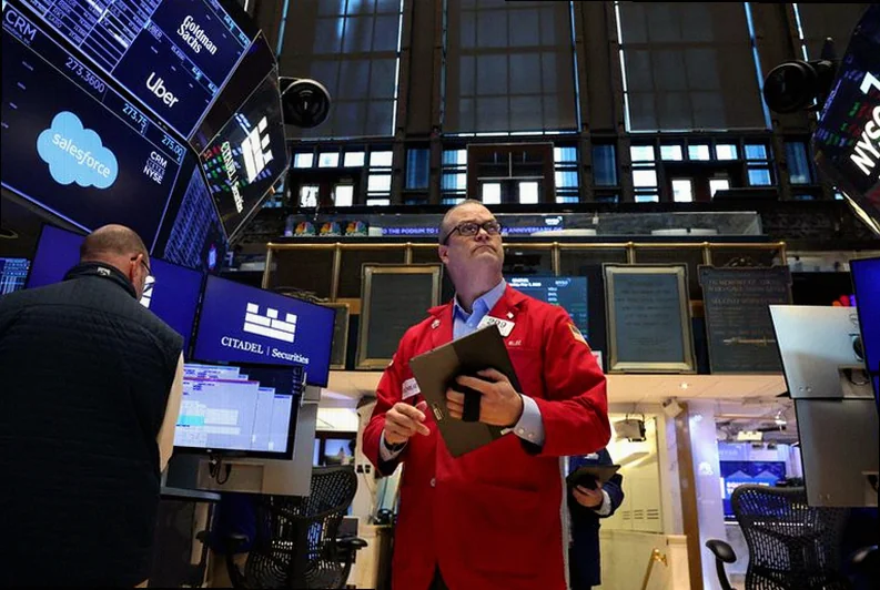 canada-stocks-higher-close-trade-d5e4