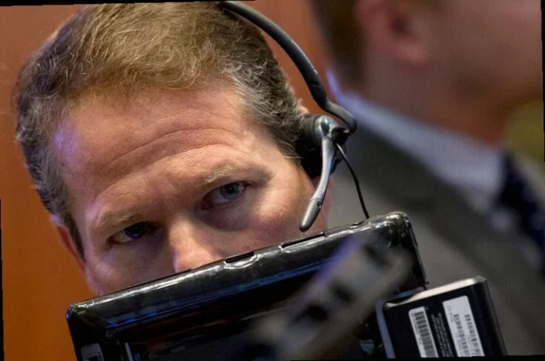 canada-stocks-lower-close-trade-ce95