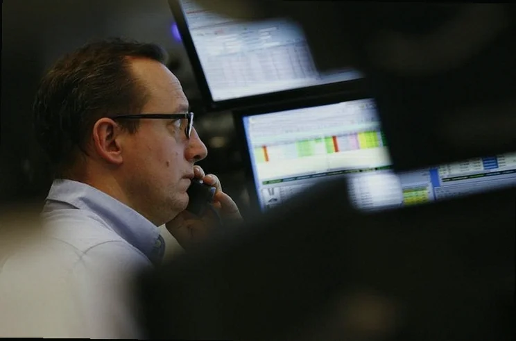 credit-score-stocks-tumble-pricing-0c63