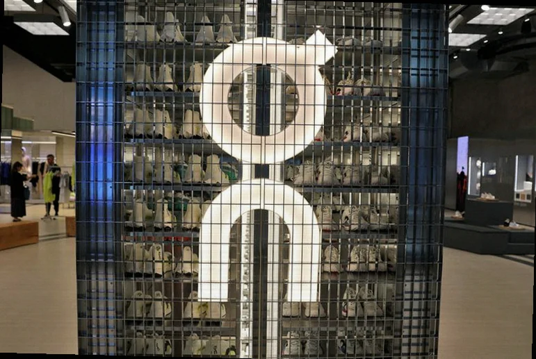 holding-names-founders-ceos-f02b