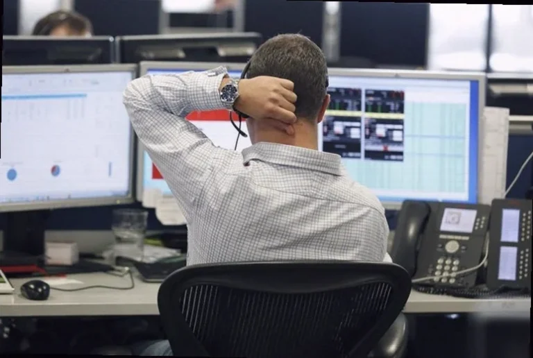 holding-stock-falls-ceo-martin-439a