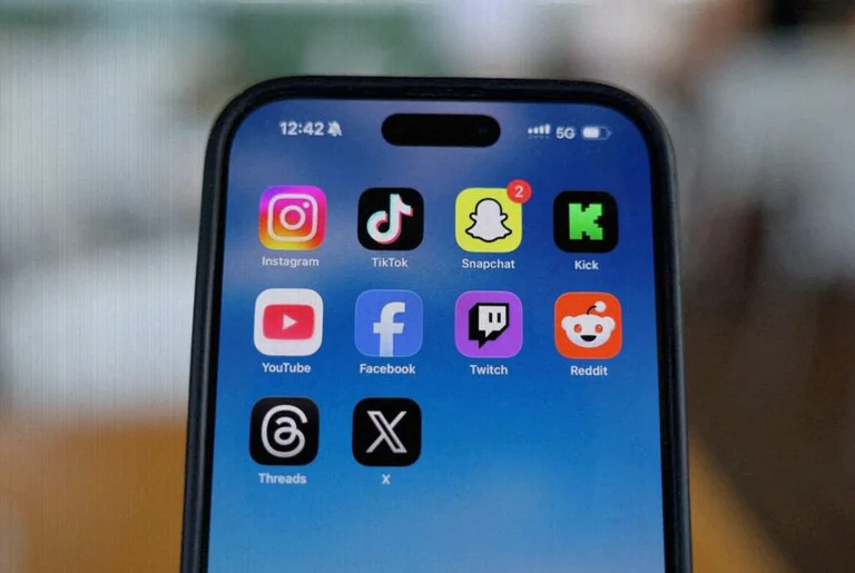 indonesia-social-media-curbs-kids-3e29