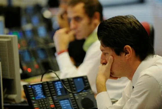 italy-stocks-lower-close-trade-ce35