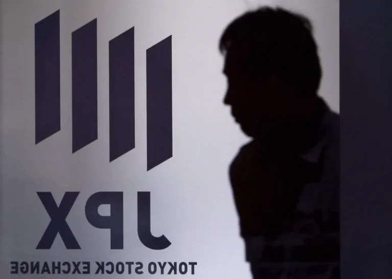 japan-stocks-higher-close-trade-5a10