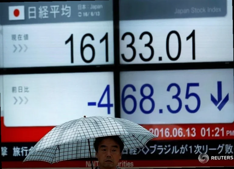 japan-stocks-lower-close-trade-017d