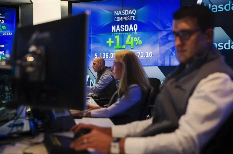 nasdaq-confirms-correction-stock-retreat-d4bc