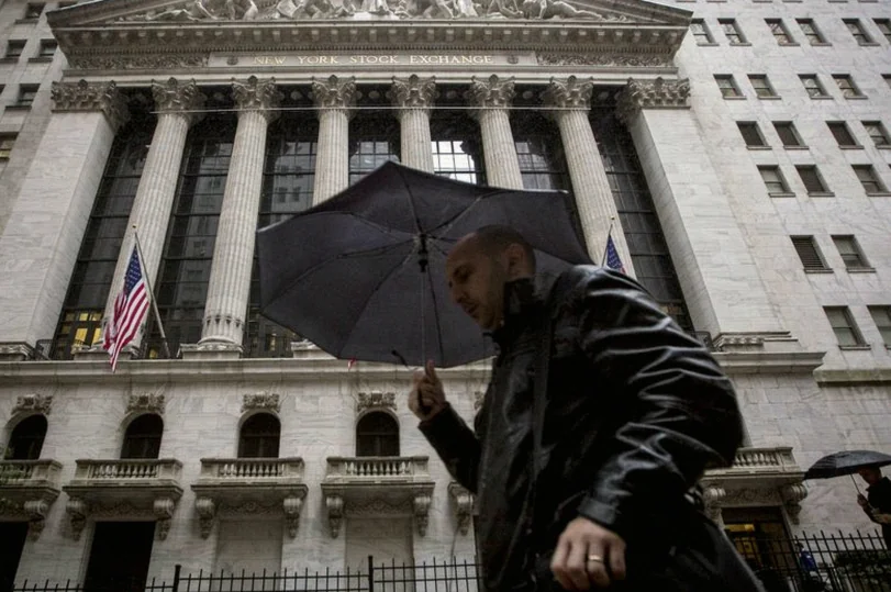 raymond-james-downgrades-gpn-fisv-24d8