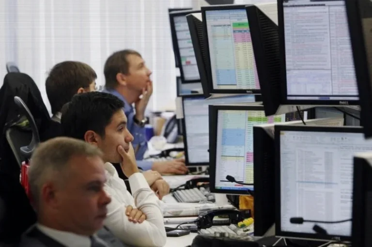 russia-stocks-higher-close-trade-6764