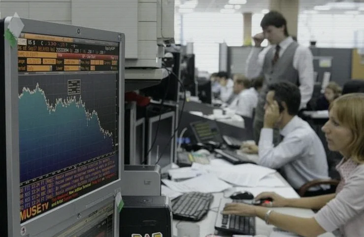 russia-stocks-higher-close-trade-e198