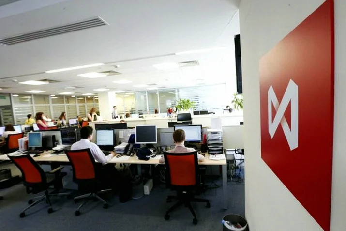 russia-stocks-lower-close-trade-f553