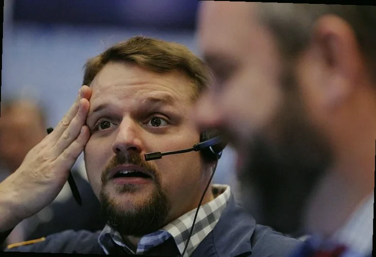 snowflake-stock-falls-leadership-change-c7a9