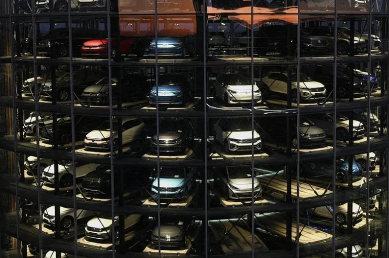 software-partnership-rivian-clears-investment-e5c5