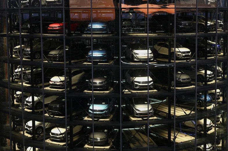 software-partnership-rivian-clears-investment-e5c5