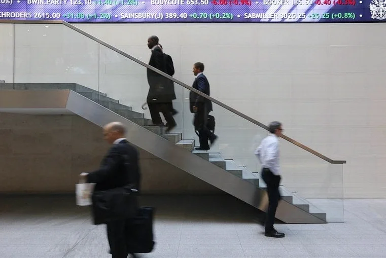 stocks-lower-close-trade-investing-43c7