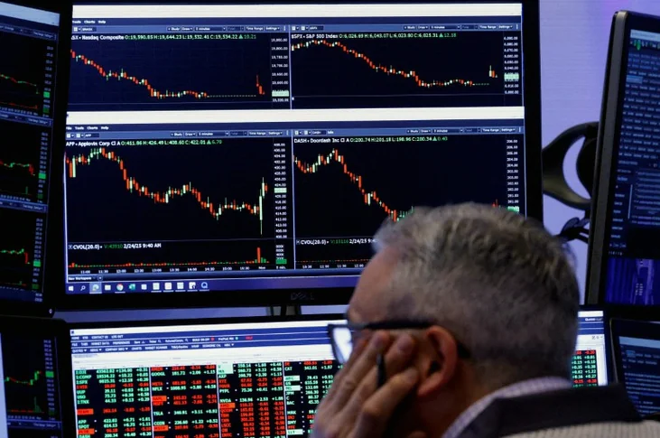 stocks-outperform-dollar-underperform-escalation-c4ab