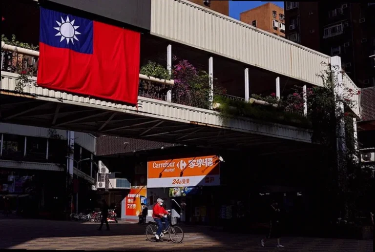 taiwan-stocks-lower-close-trade-c1ba