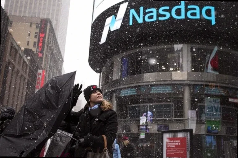 tech-pullback-mirrors-late-stages-87d5