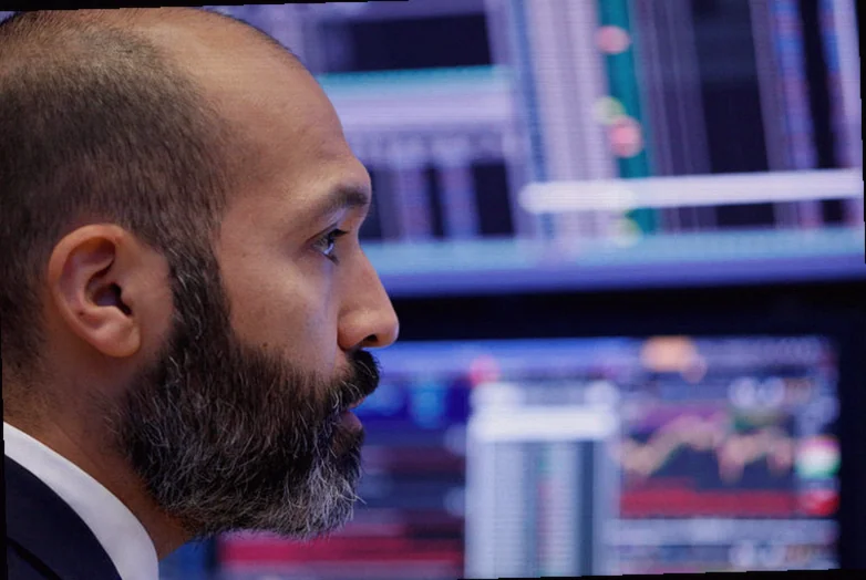 trump-sign-executive-order-paying-a2b2