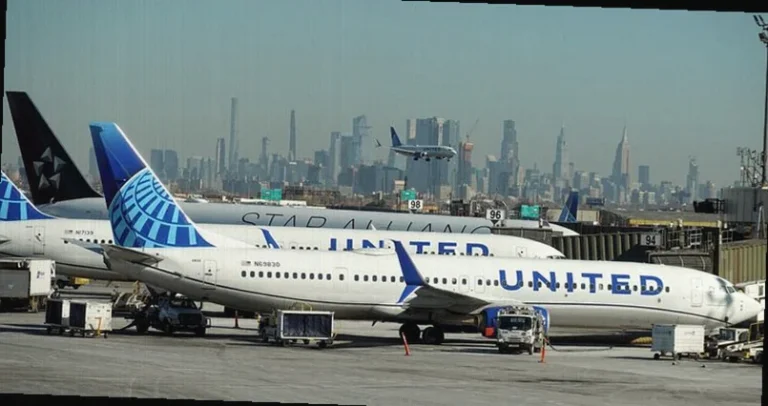 united-airlines-reaches-tentative-labor-5c69