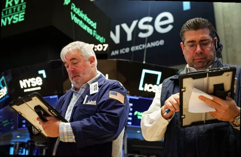 wall-opens-lower-middle-east-ae97