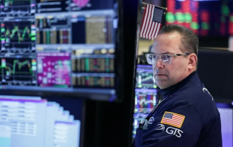 wall-street-opens-higher-hopes-8236