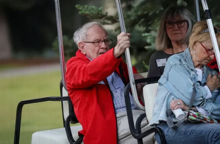 warren-buffett-commit-more-donations-77e0