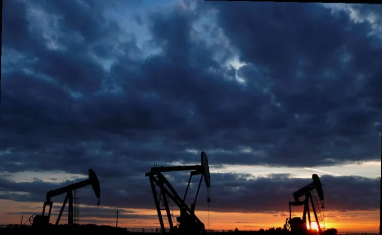 worker-sues-valero-texas-refinery-ab10