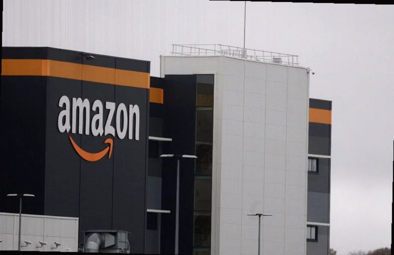 amazon-talks-buy-billion-satellite-140c