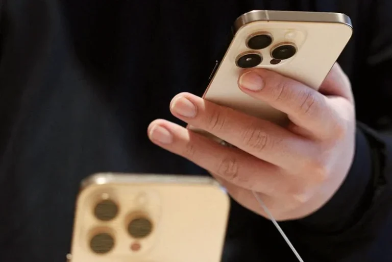 apple-iphone-shipments-surge-china-c68c