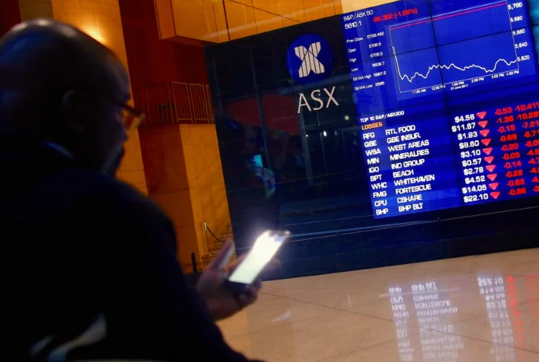 australia-stocks-lower-close-trade-412f