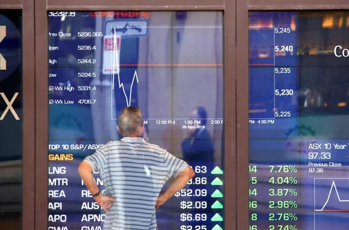 australia-stocks-lower-close-trade-51d8