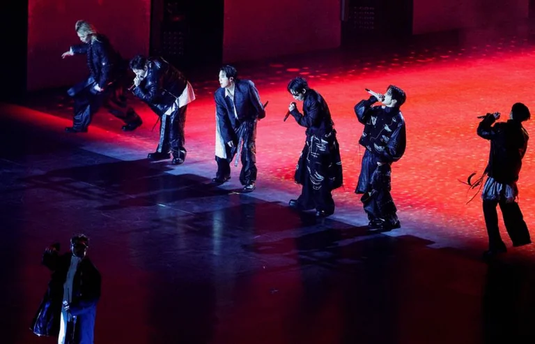 big-screens-bigger-fandom-bts-227a