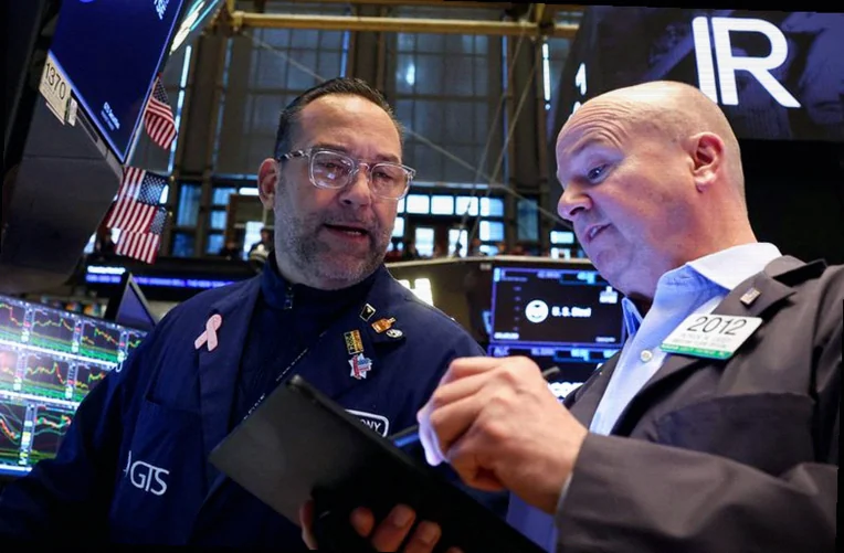 canada-stocks-higher-close-trade-7488