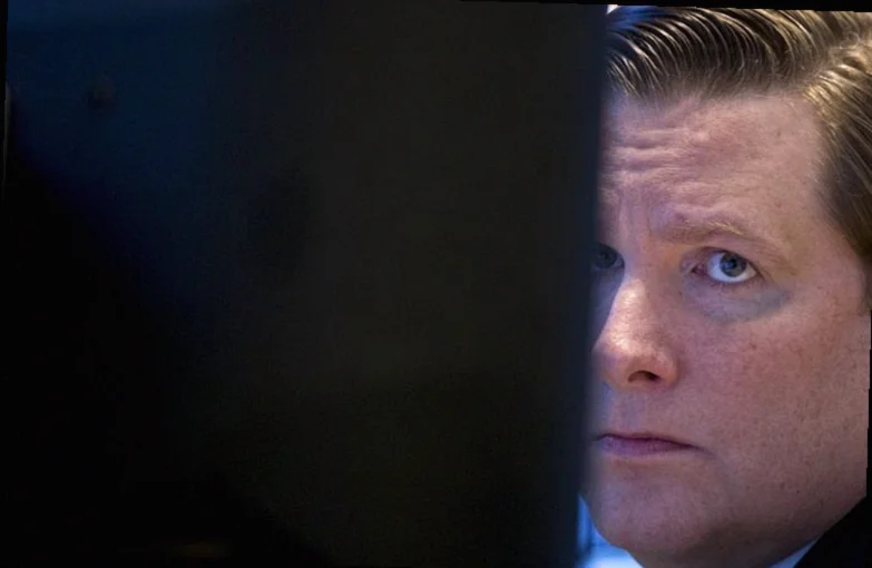 canada-stocks-lower-close-trade-1c1e