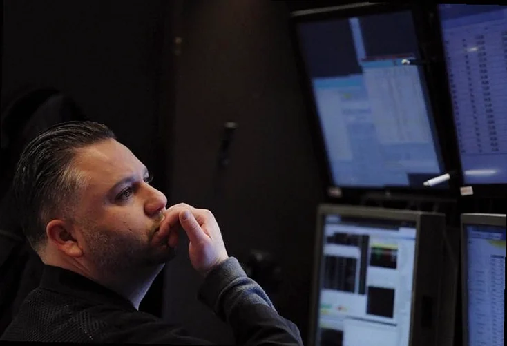 canada-stocks-lower-close-trade-db45