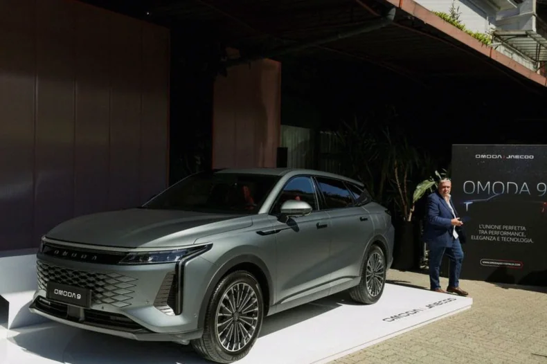 china-chery-looking-expand-car-308d