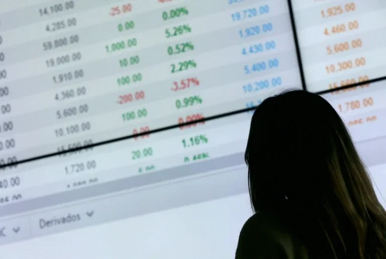 colombia-stocks-lower-close-trade-d892