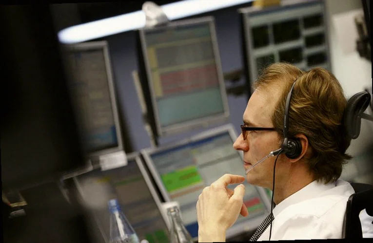 considers-crackdown-chinese-telecom-companies-0589