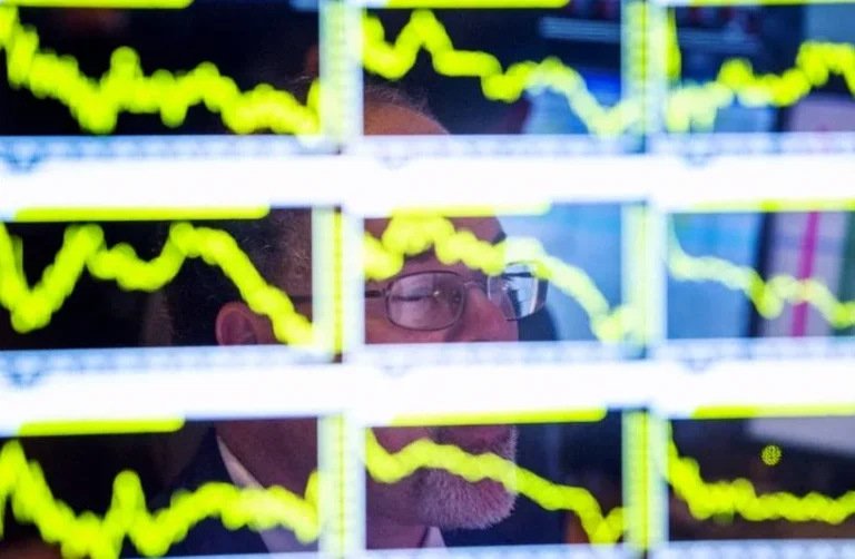 disco-stock-falls-despite-upbeat-2d9b