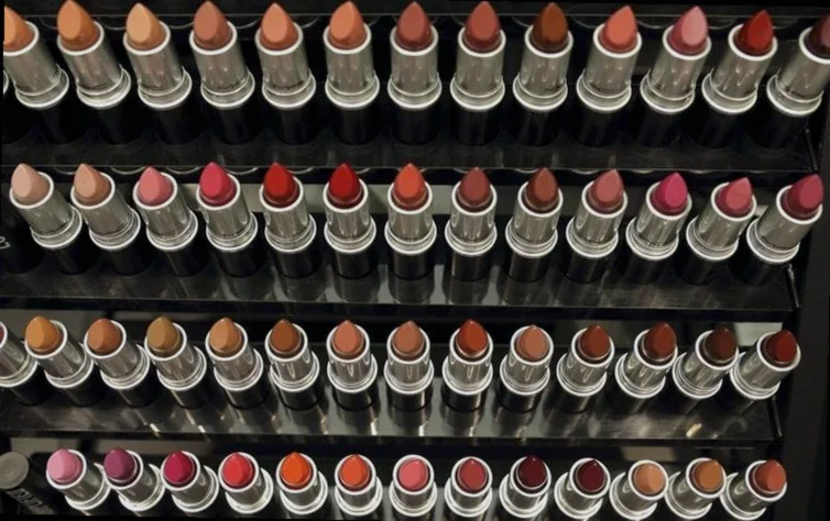 est-lauder-puig-families-discuss-56ba