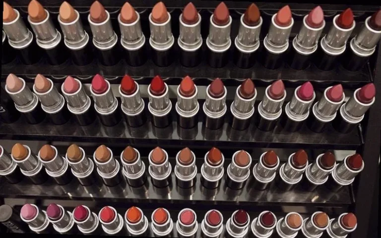 estee-lauder-stock-falls-amid-4383