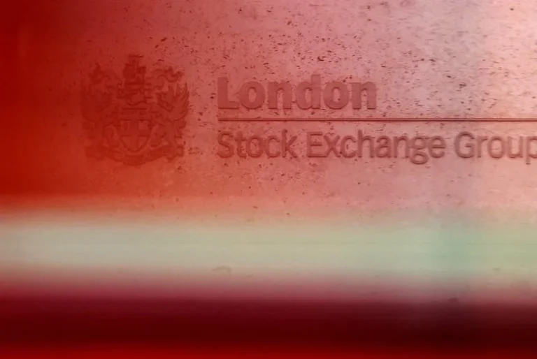 europe-stocks-open-lower-trump-0093