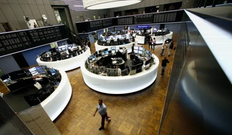 european-stocks-slip-amid-reignited-20ef