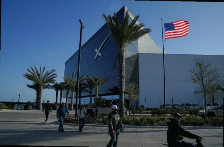 exclusive-spacex-lines-banks-mega-721e